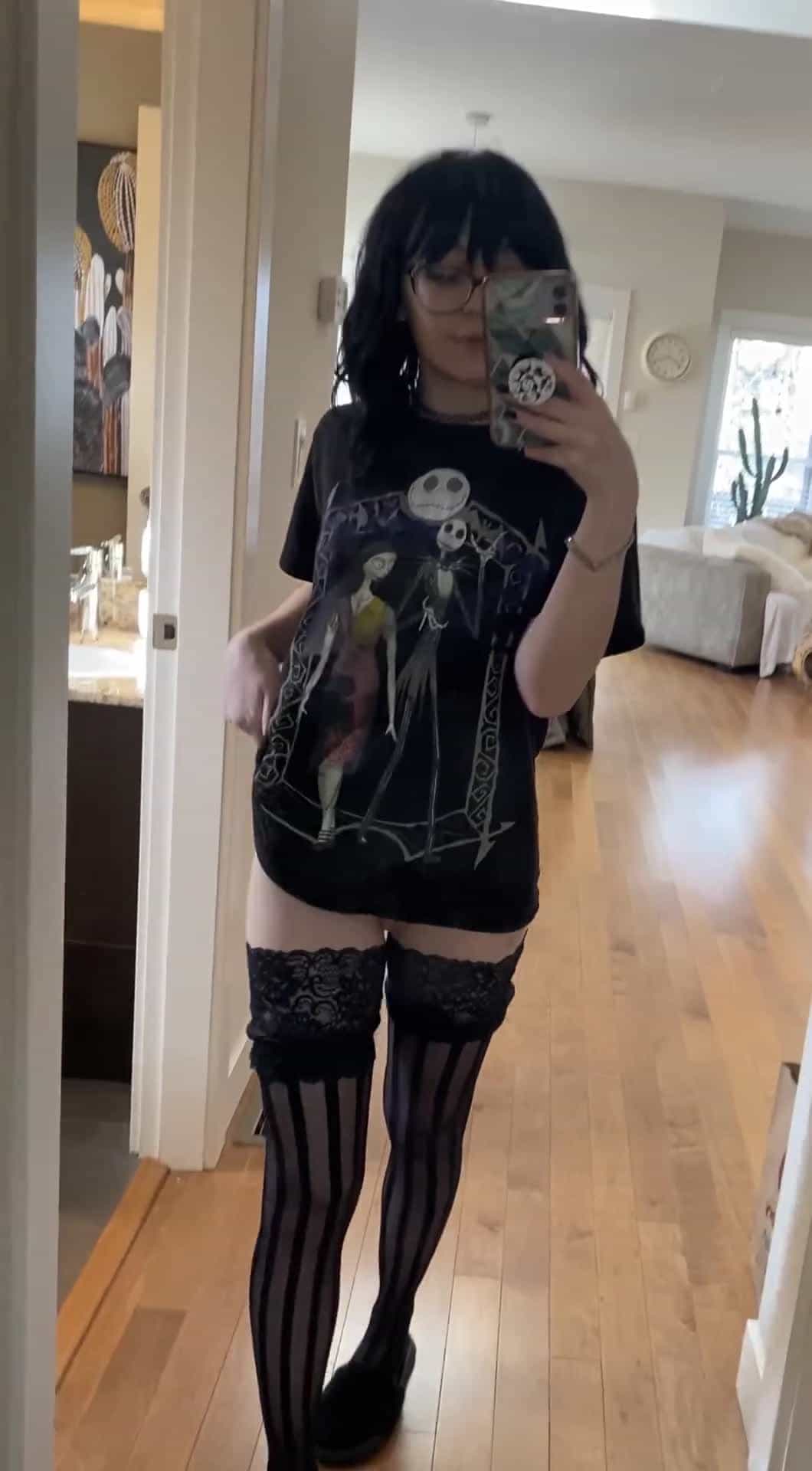 I'm just a fun-sized goth nerd looking for her Pumpkin King 😖 [F]