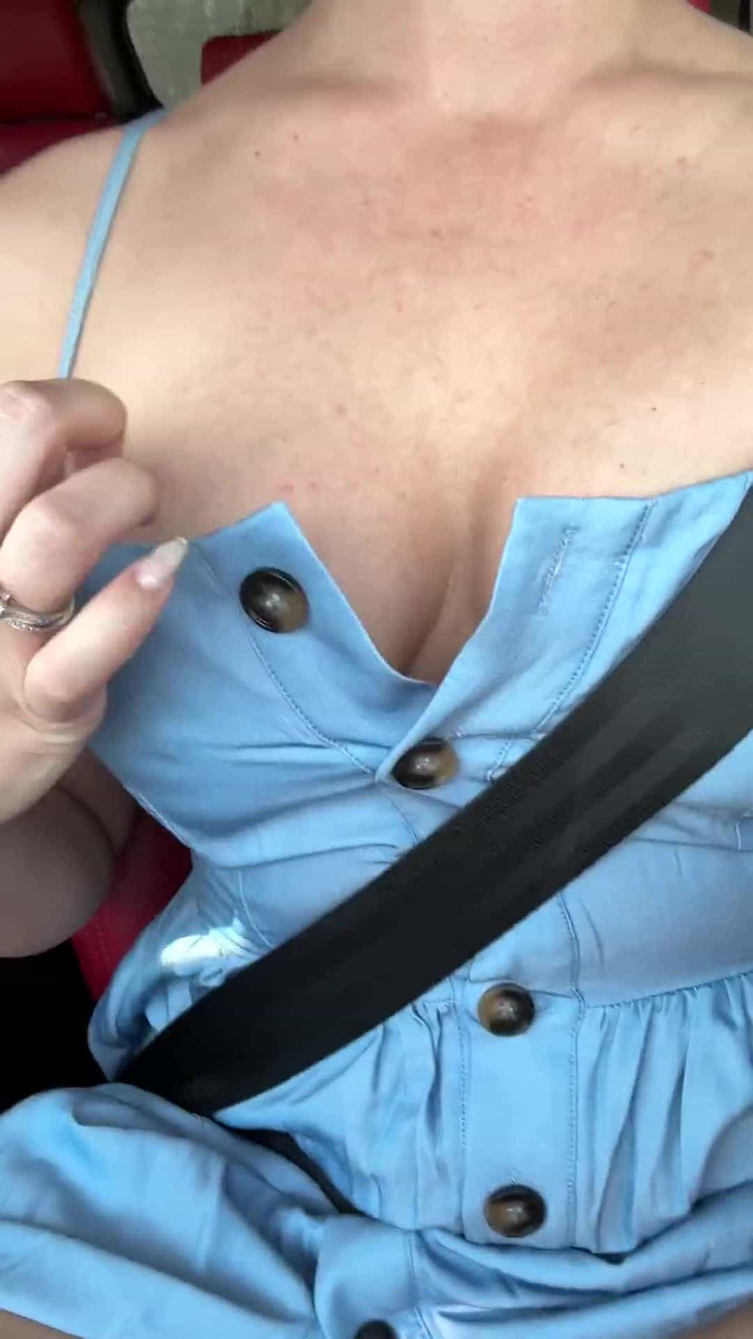 I was too horny to keep my titties in my top… [gif]