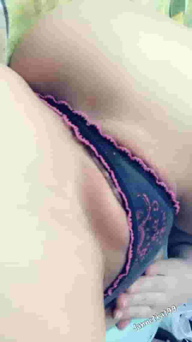These panties can’t contain my pussy [19]