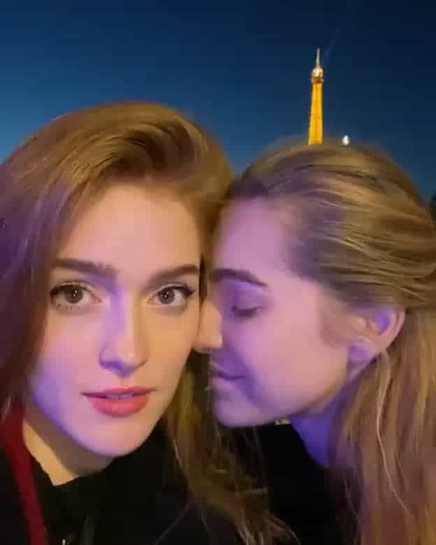 Jia lissa French kissing a friend