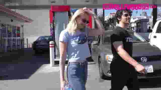 Sophie Turner - (10.26.18) Booty Jeans In Motion