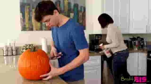 [/r/taboofans] Halloween prank at home gets messy