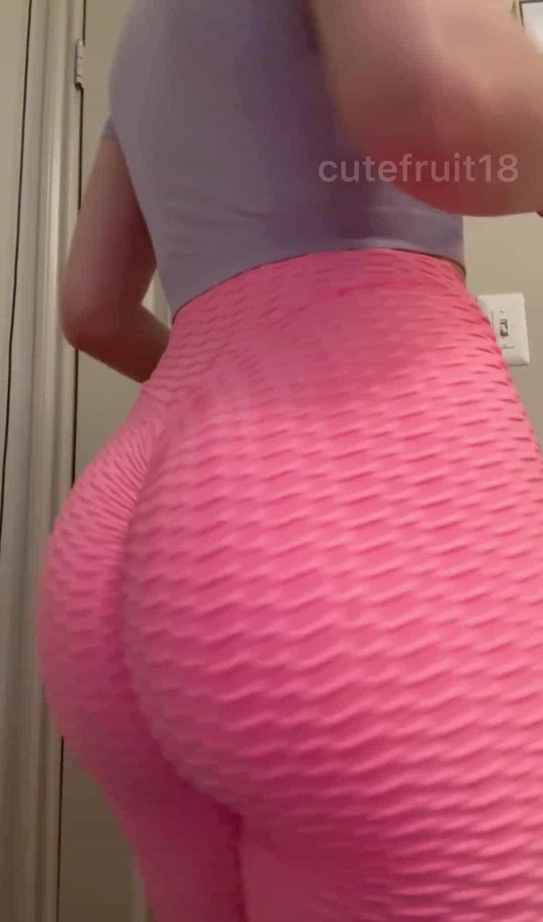 brightly colored yoga pants really make my ass pop