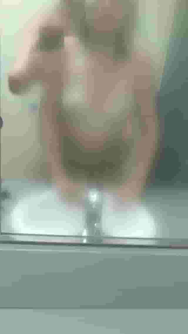 A short clip of so(m)e (f)un we had in the shower room of a campground. I wonder if the people in th