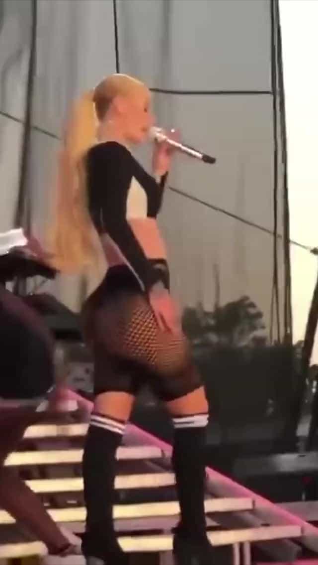 I want Iggy Azalea to spread her giant ass and sit on my face