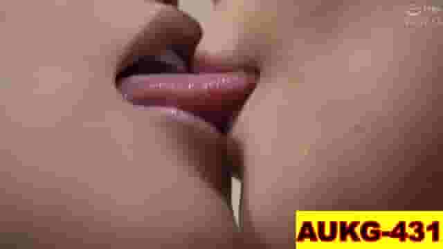 2 girls soft tongue kiss