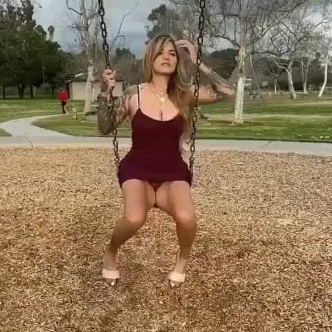 Sexy Girl Upskirt While She Swinging