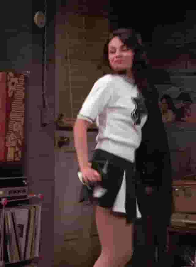 Mila Kunis flashing some backplot on That '70s Show