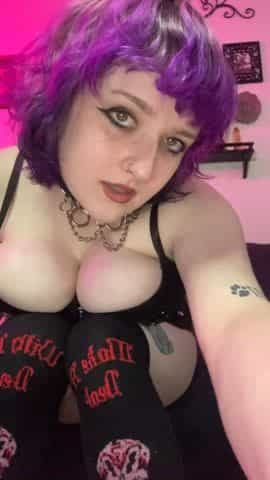 Short Hair Goth Slut 💦 Wanna Taste?