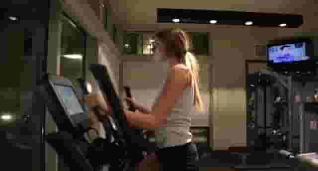 Gracie flashing at the gym [GIF]