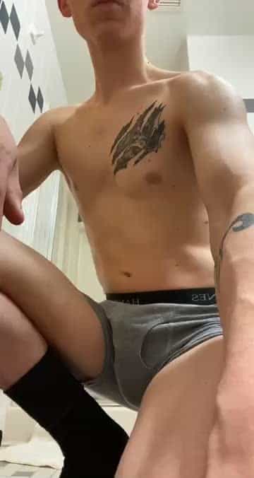 Girlfriend just dumped Me. So fuck it. Never posted a nude before online so I might as well start b.