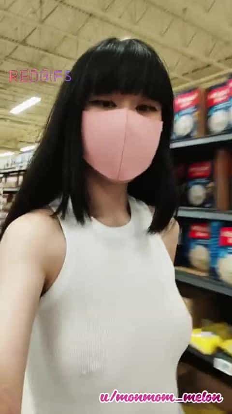 Shopping with no bra