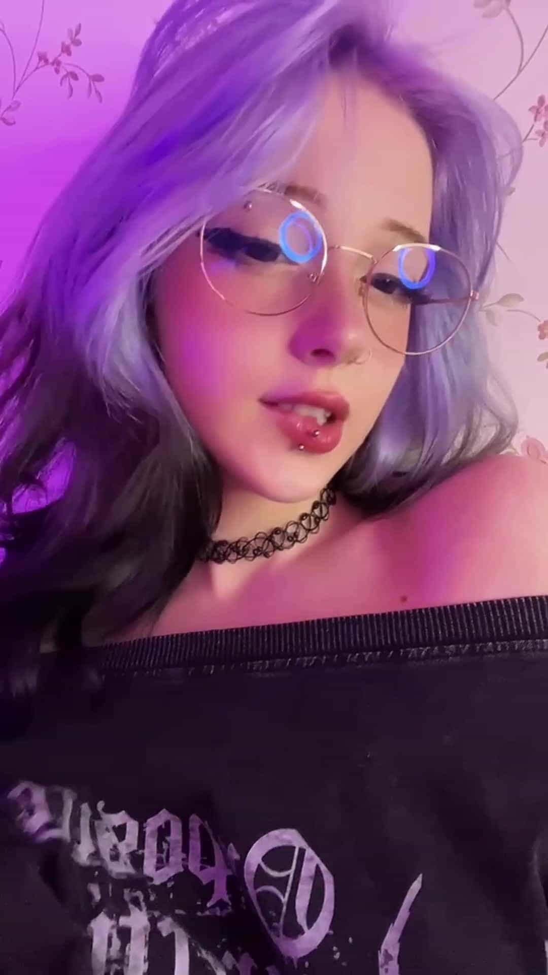 Can my glasses stay on when u fuck my mouth? I wanna see your face clearly when u use me~