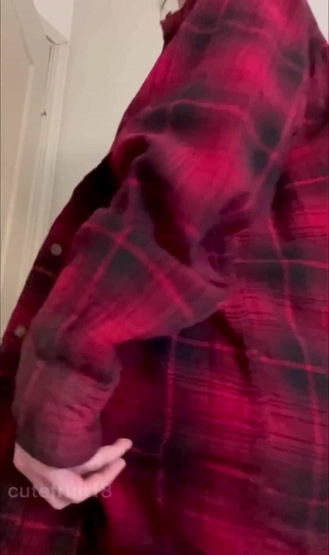 hiding some ass under this flannel, you hungry? 😋