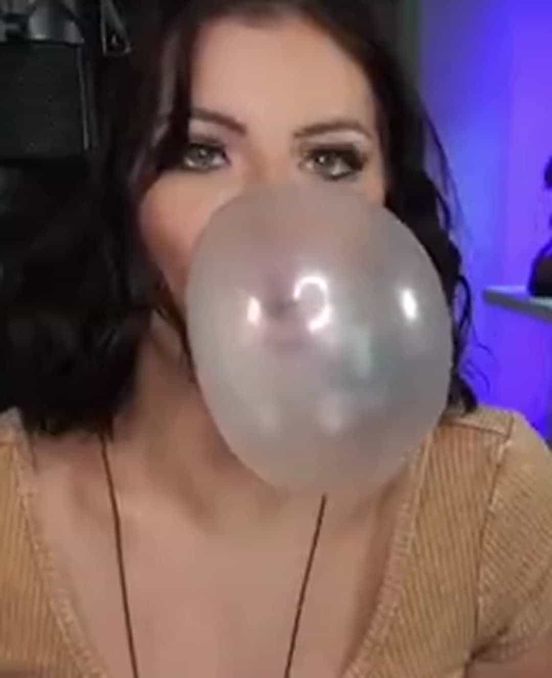 She loves bubblegum 