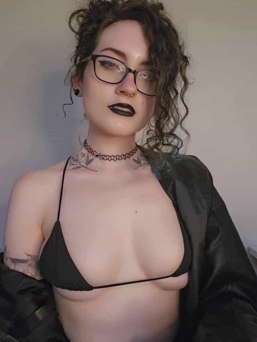 Small titty goth girlfriend 