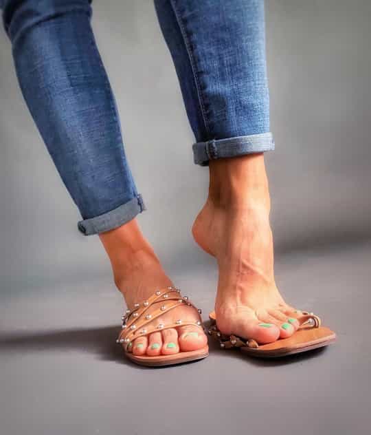 We Latinas love sandals 💁🏽‍♀️🧡