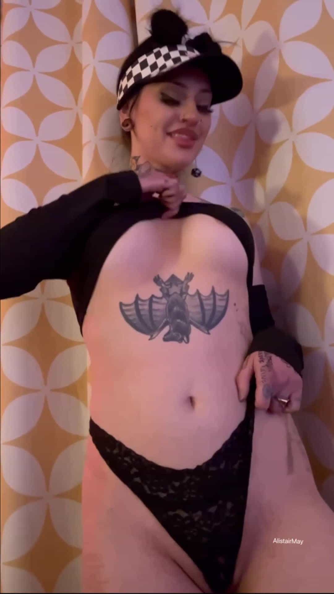 I miss having my goth tits sucked 😕