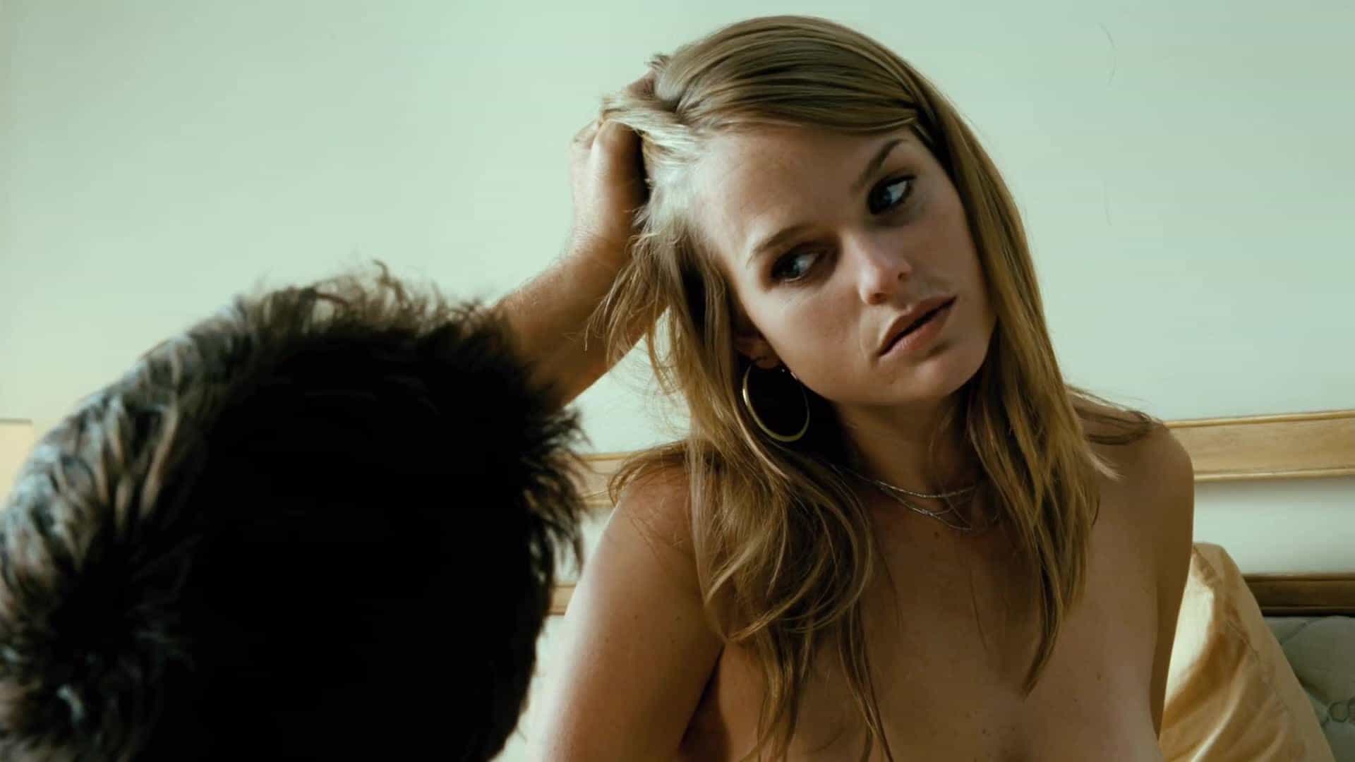Alice Eve – Crossing Over (2009)