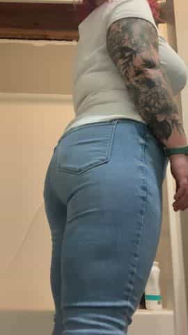 Panty peel in some skin tight jeans 😉